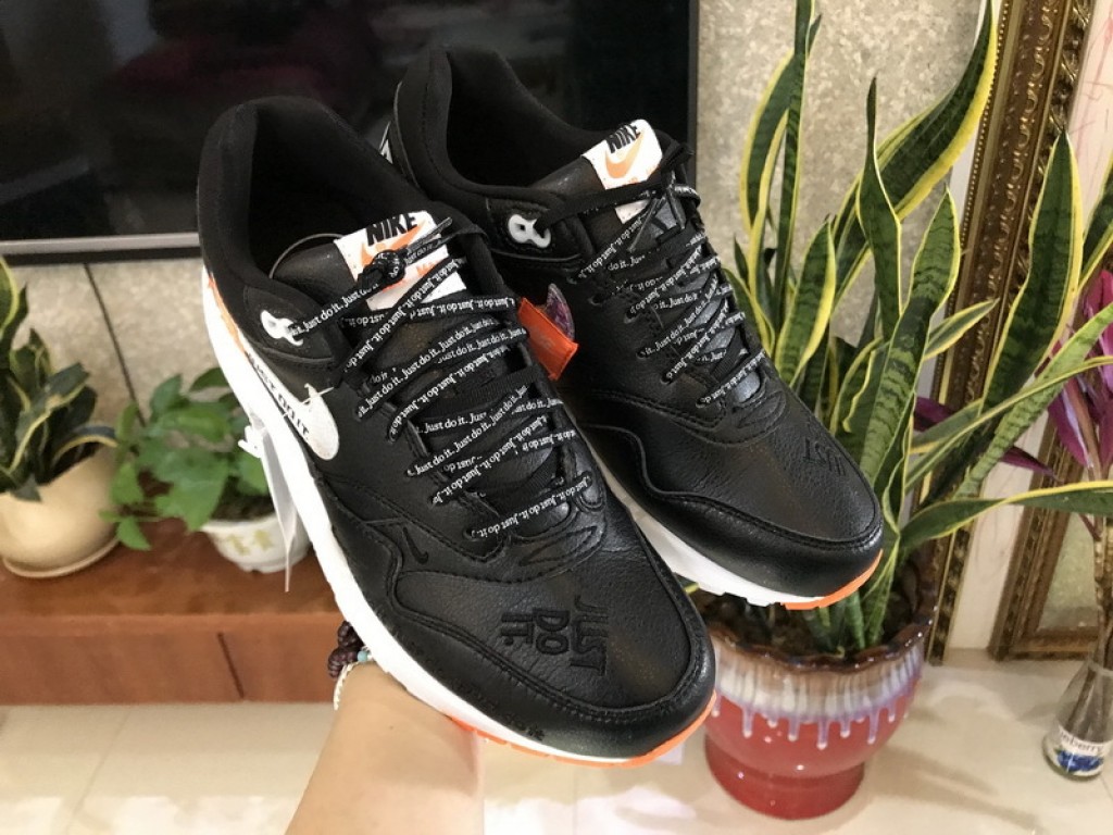 nike running shoes with just do it strap