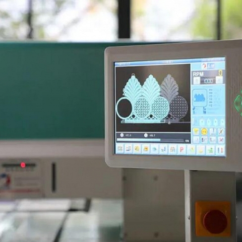 LJ-490 High speed computerized embroidery machine