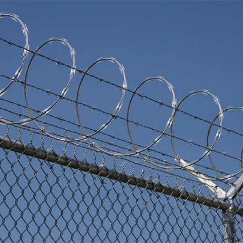 Razor wire barrier