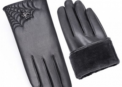 Can leather gloves be washed?