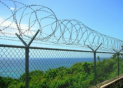 Razor wire barrier