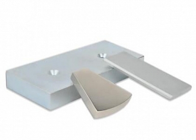 Elevator traction machine magnet