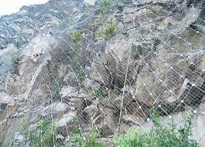 Active Rockfall Barrier System Prevents Rocks Falling Down